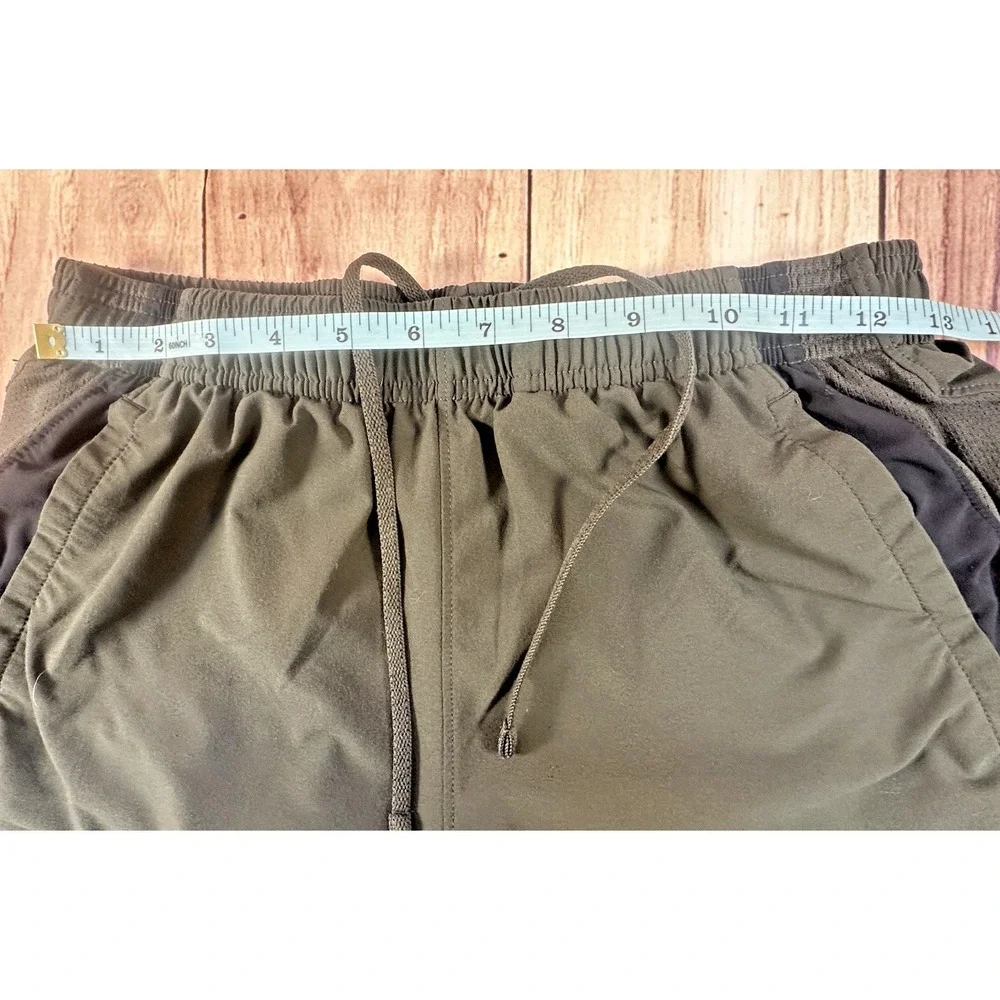 Under Armour Men Athletic Shorts Army Green MEDIUM Drawstring 26 x 6 Lined